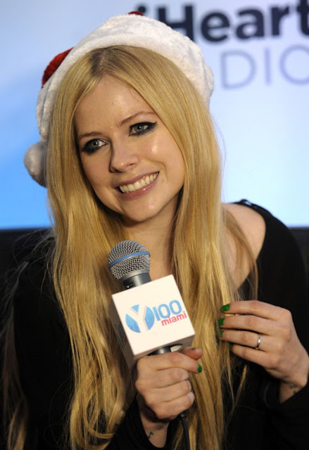 Avril Lavigne Clicks at Y100 Jingle Ball in Miami 20 Dec-2019