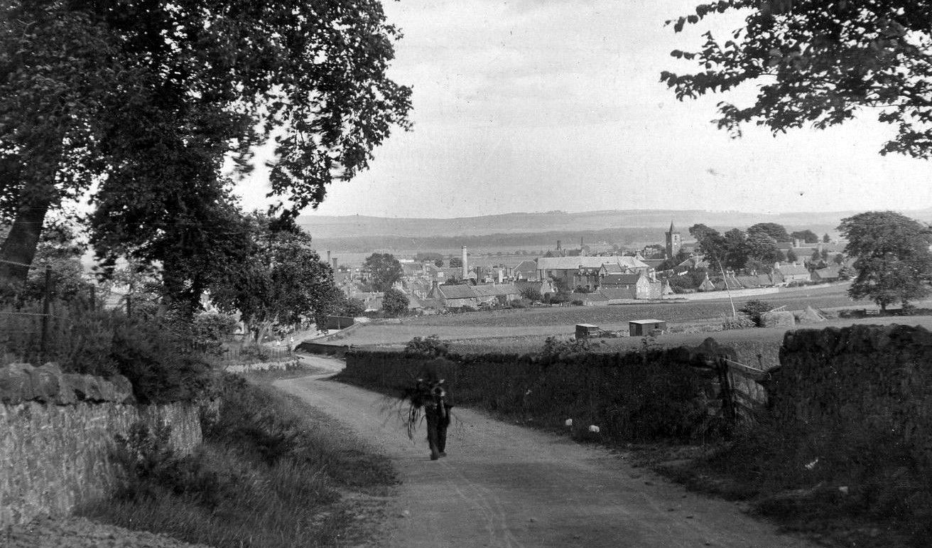 Tour Scotland Old Photograph Road To Auchtermuchty Fife Scotland