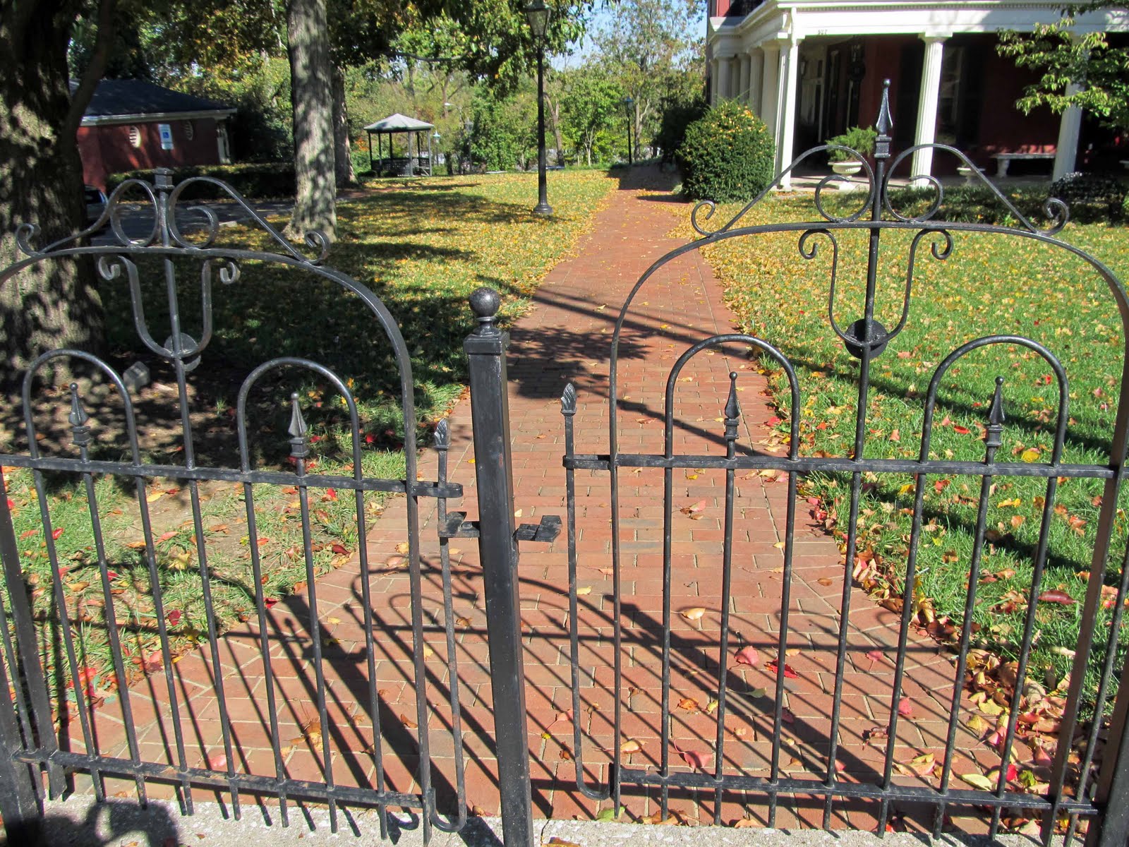 Summit Musings Friday Fences Science Hill Inn