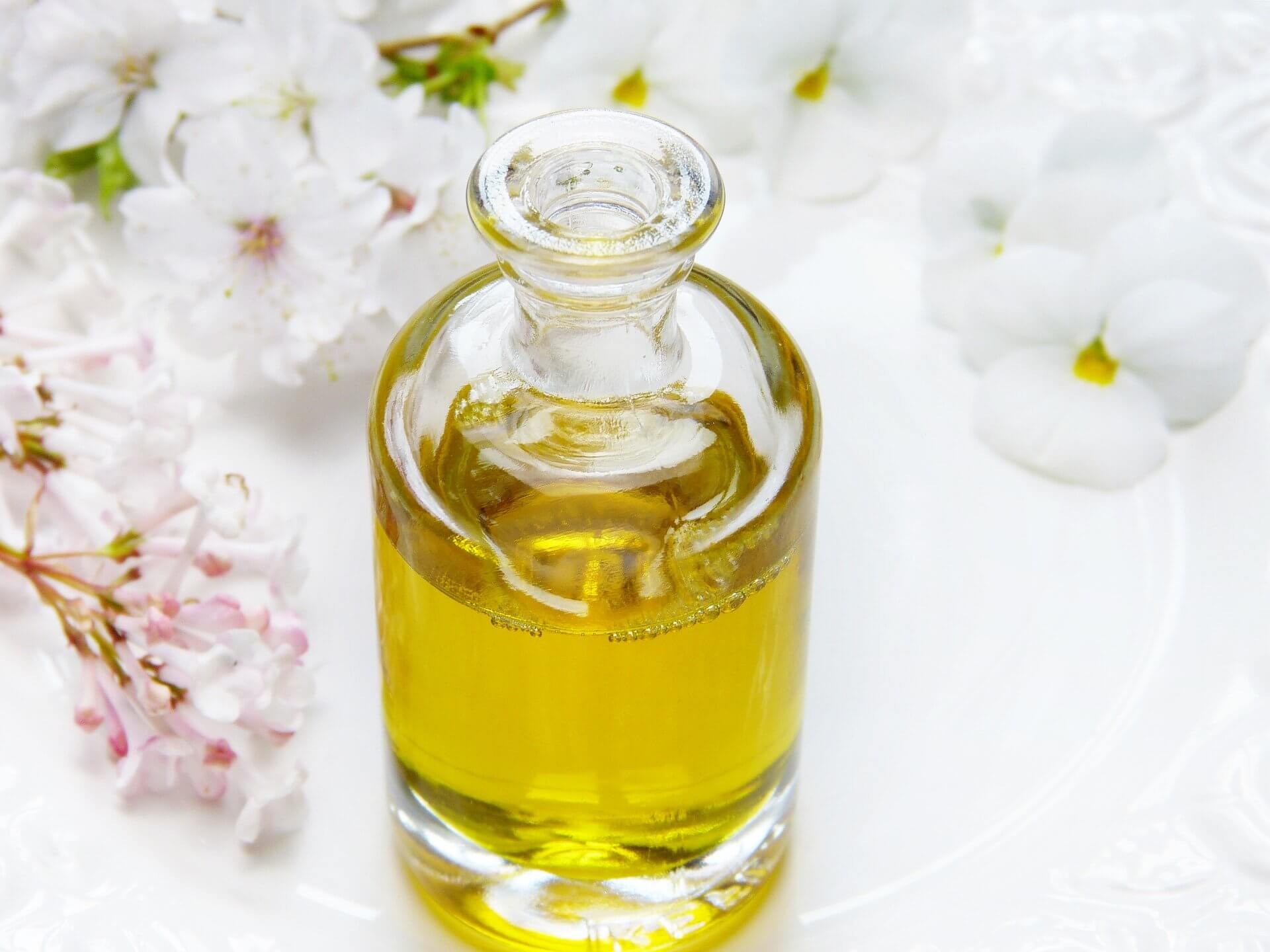 Oleje w kosmetykach - Jakie są rodzaje olei kosmetycznych? Jaki olej do jakiej cery?