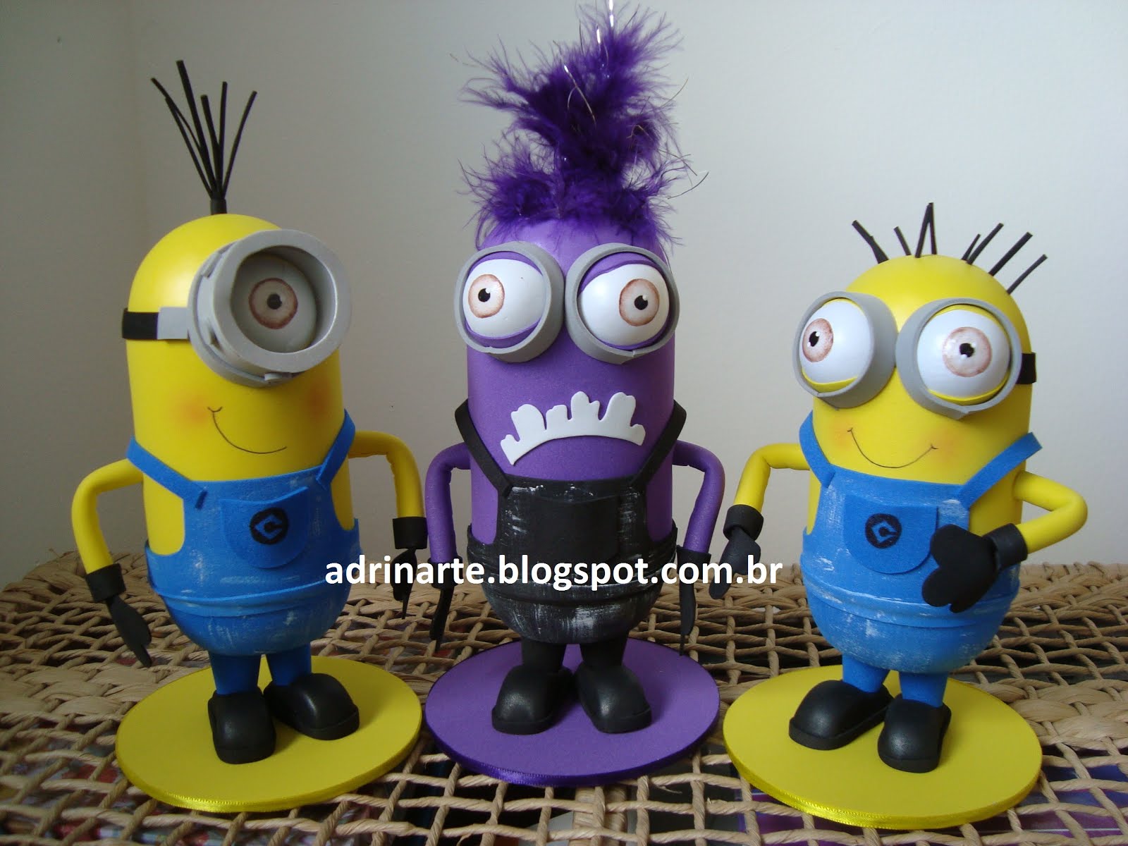 Minions em EVA 3D 21cm de altura