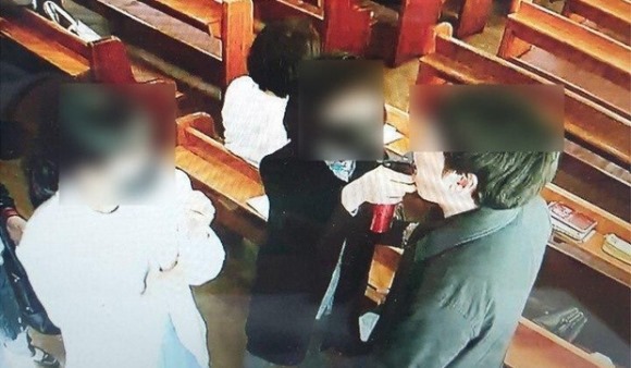 Ổ dịch mới 46 người nhiễm Covid-19 tại nhà thờ ở Hàn Quốc: Tín đồ đã dùng chung vòi xịt nước muối vào miệng để diệt virus