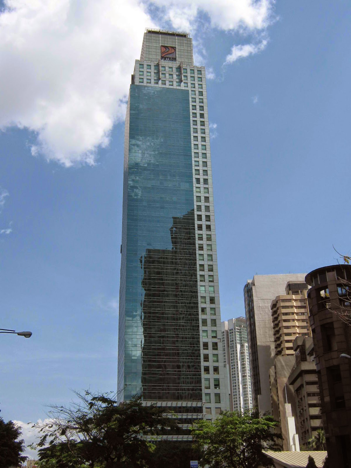 Top 10 Tallest Buildings in the Philippines Most Beautiful