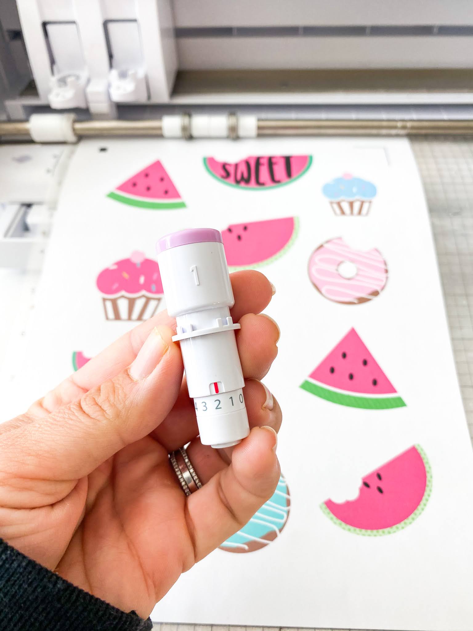 Print and Cut Silhouette CAMEO 4: Beginner Sticker Tutorial (Free