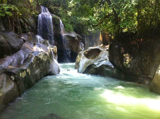 Wisata Air Terjun Nyarai Lubuk Alung Kabupaten Padang Pariaman