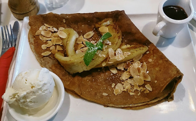 Petit Cafe, Kuranda, banana crepe