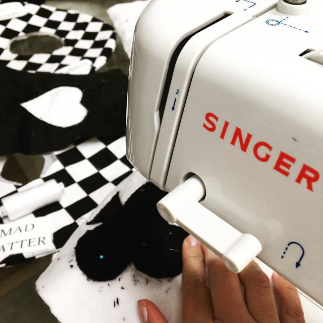 Custom Golf headcovers and puppets MAD Hatter black and white GOLF