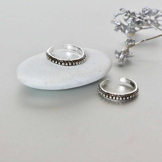 Simple toe rings