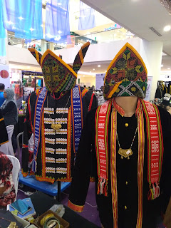 mall suria sabah suriasabah membeli belah kota kinabalu KK sabah malaysia kraf tekstil kain adat destar dastar tanjak kadasan dusun dayak tenun songket sarawak pua kumbu ringgit mall suria sabah suriasabah membeli belah kota kinabalu KK sabah malaysia kraf tekstil kain adat destar dastar tanjak kadasan dusun dayak tenun songket sarawak pua kumbu ringgit