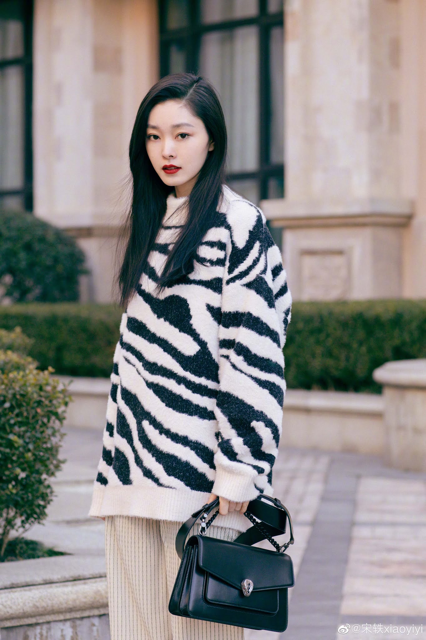 China Entertainment News Song Yi poses for photo shoot