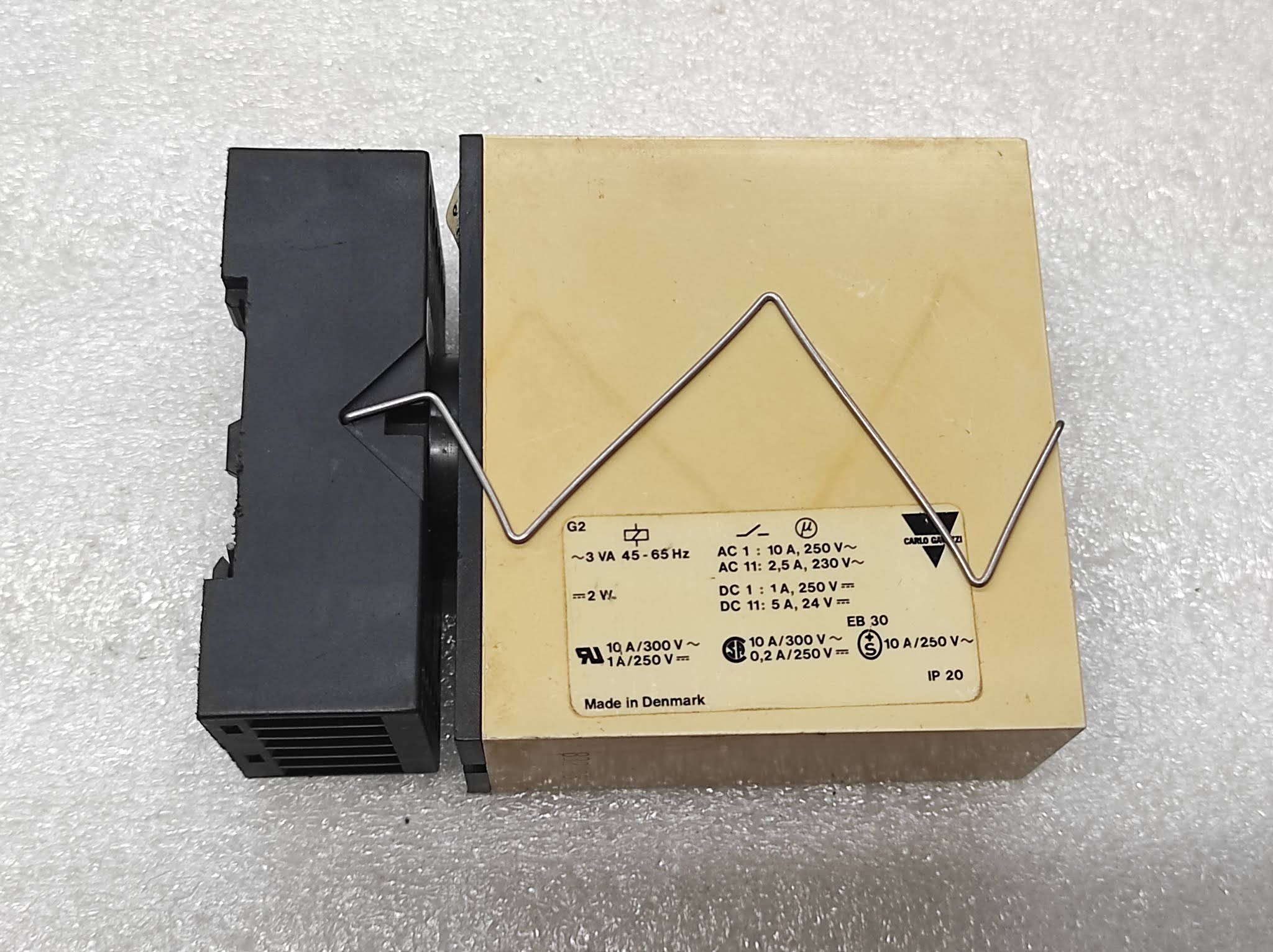 CARLO GAVAZZI S 1451 156 230 TEMPERATURE LEVEL RELAY 230V S1451156230