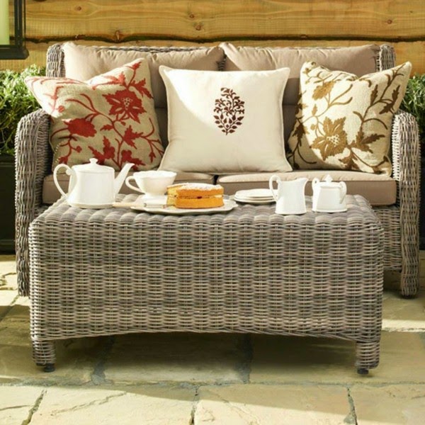Rattan table &#8211; many great examples!
