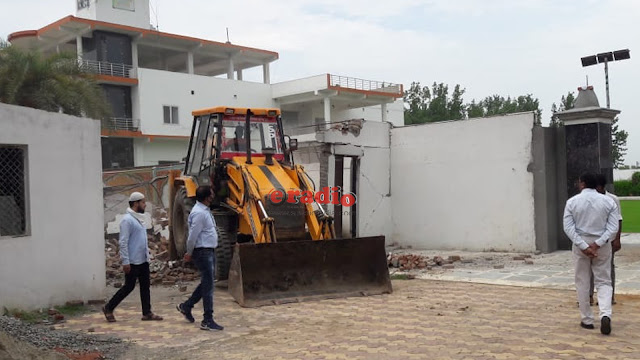 एसडीम ने नाले पर हुए अतिक्रमण को कराया ध्वस्त, बोले खुद हटा लो वरना कार्रवाई तय 3 sdm