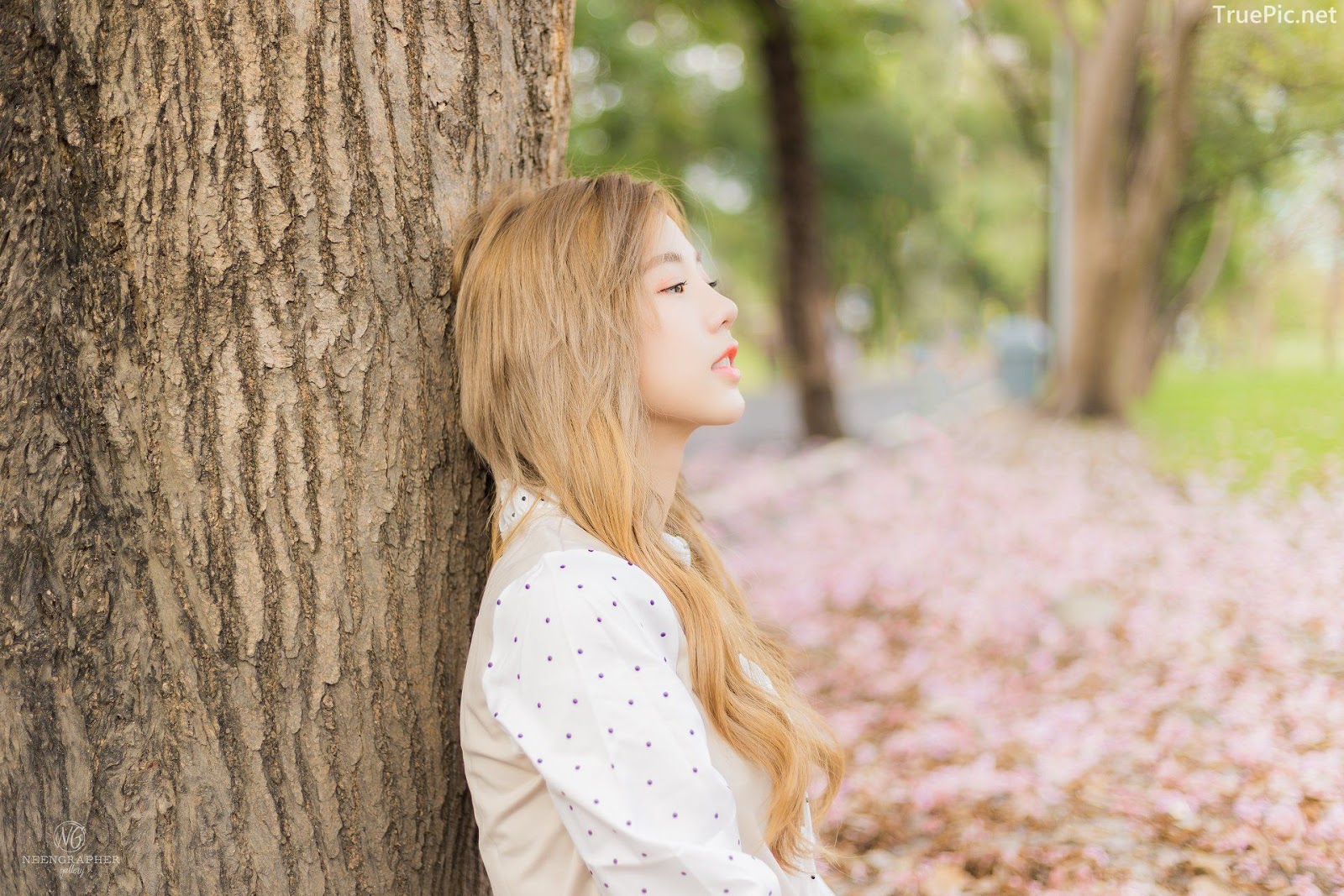 Thailand cute model Nilawan Iamchuasawad - Beautiful girl in the flower field - Photo by จิตรทิวัส จั่นระยับ - Picture 17