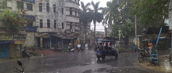 ইয়াসের প্রভাব শুরু, দুপুর থেকেই বর্ধমান জেলা জুড়ে শুরু হয়ে গেল বৃষ্টি
