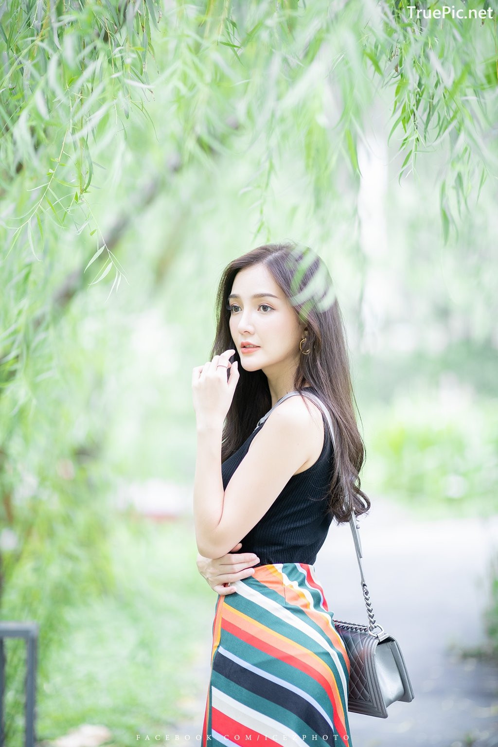Image-Thailand-Model-Rossarin-Klinhom-Beautiful-Girl-Lost-In-The-Flower-Garden-TruePic.net- Picture-17