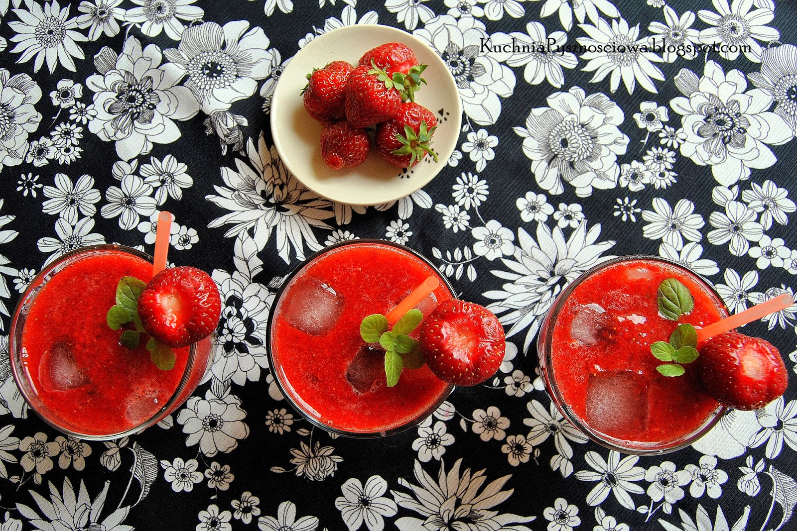 230. Pirackie truskawki, czyli drink z rumem i truskawkami Kuchnia