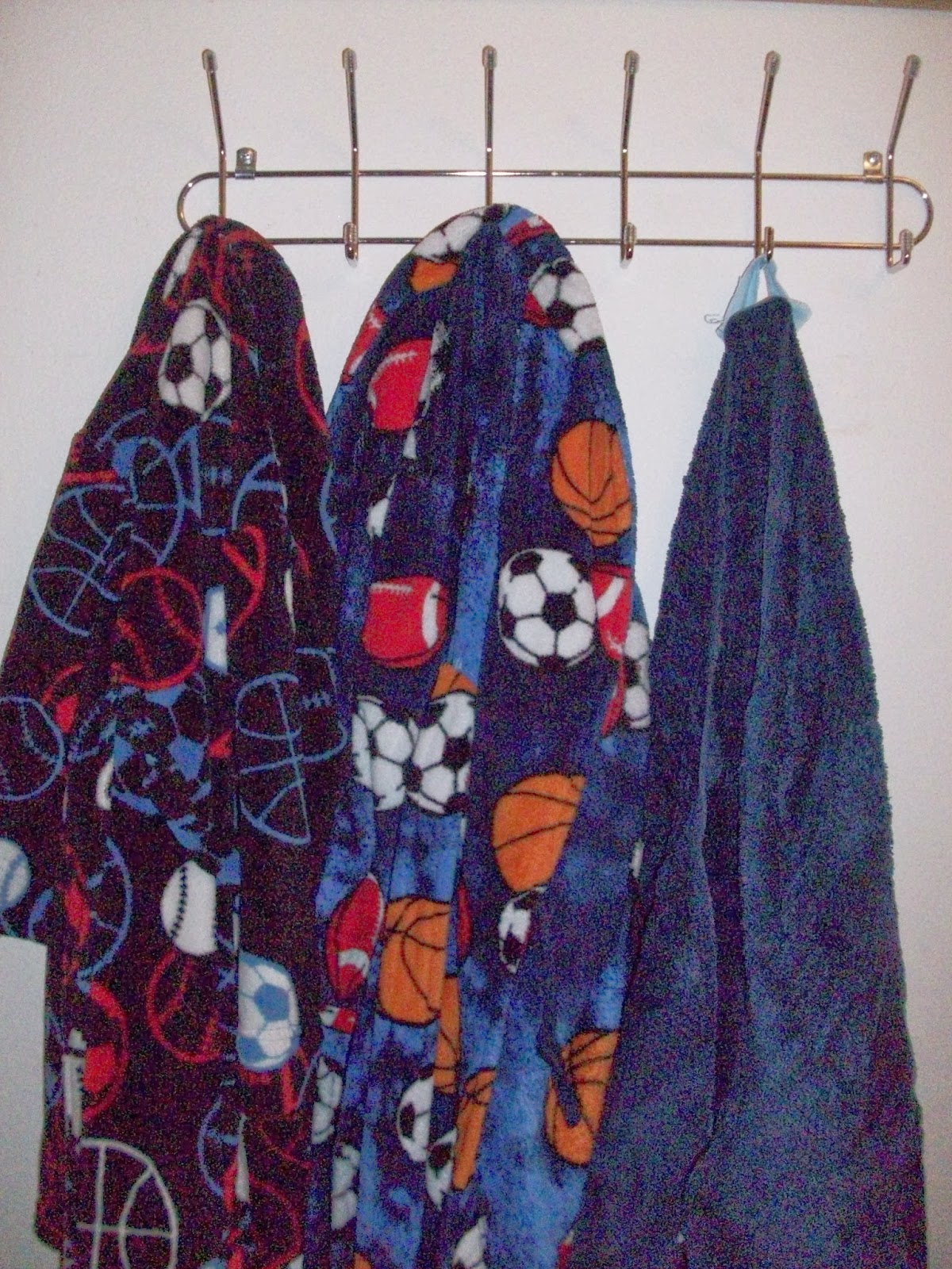 BigFamiliesBigIdeas Towel Bar vs. Towel Hooks