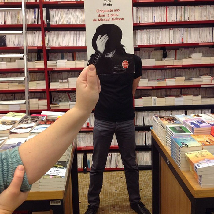 40 Hilarious Pictures That Show What Bookstore Employees Do When They're Bored