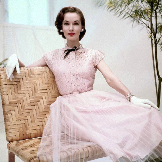 Stunning Photos That Show the Breakthrough of Women's Fashion in the 1950s ~ Vintage Everyday