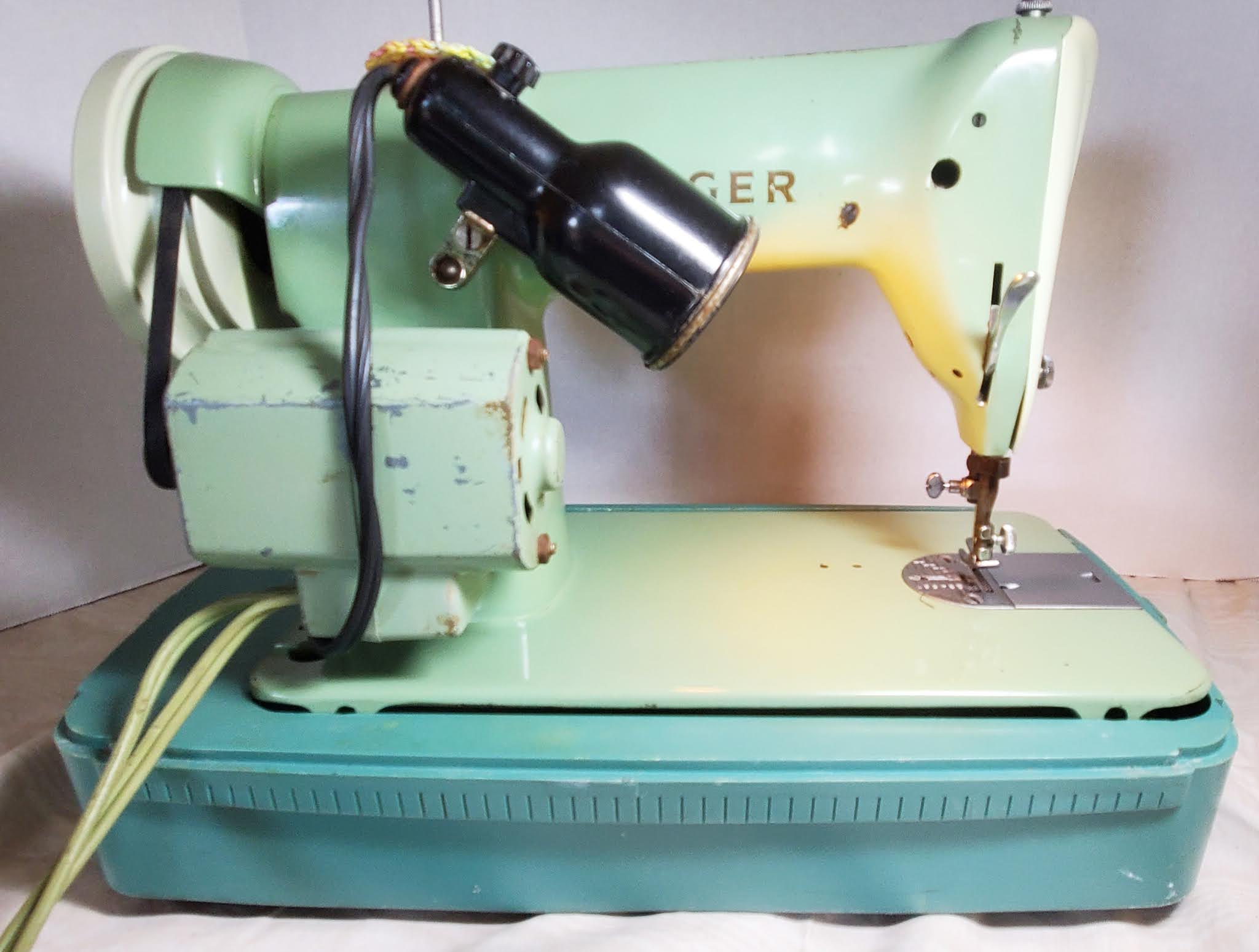 DragonPoodle Studio: Singer 185 for sale. Yes, another one.