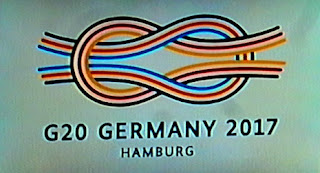http://daserste.ndr.de/extra3/G20-Lied-Hier-fliegen-gleich,extra13120.html