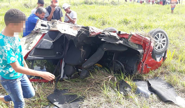 Morre homem que perdeu as pernas após acidente entre carro, ônibus e caminhão na Bahia