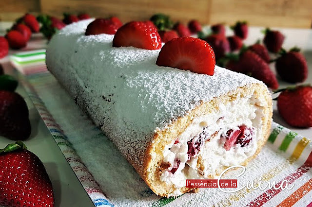 Braç de Gitano, brazo de gitano, postres, maduixa, fresas, Pastel, thermomix, l'essència de la cuina, Blog de cuina de la Sonia, tarta de fresas con nata, tarta, maduixes amb nata