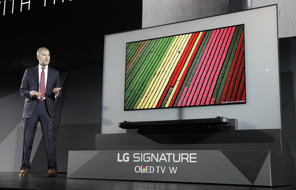 thatgeekdad LG's new 65" 4K OLED W Signature TV is stunning and under