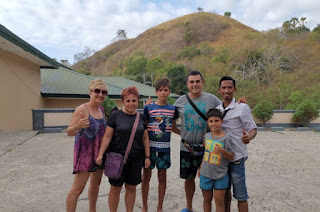 Los Viajes de Héctor con Robertz, nuestro guía. Los Viajes de Héctor con Robertz, nuestro guía.