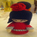 http://lascosasdemisimisi.blogspot.com.es/2012/12/kokeshi-amigurumi-patron.html