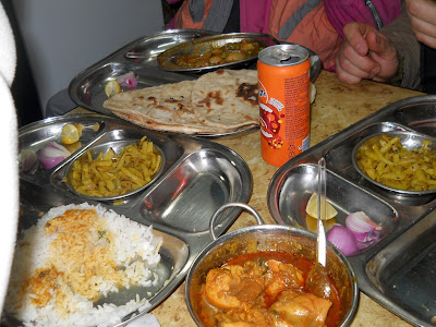 еда в индийской столовой