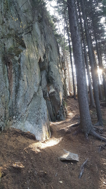 Sentier Les Escarpements