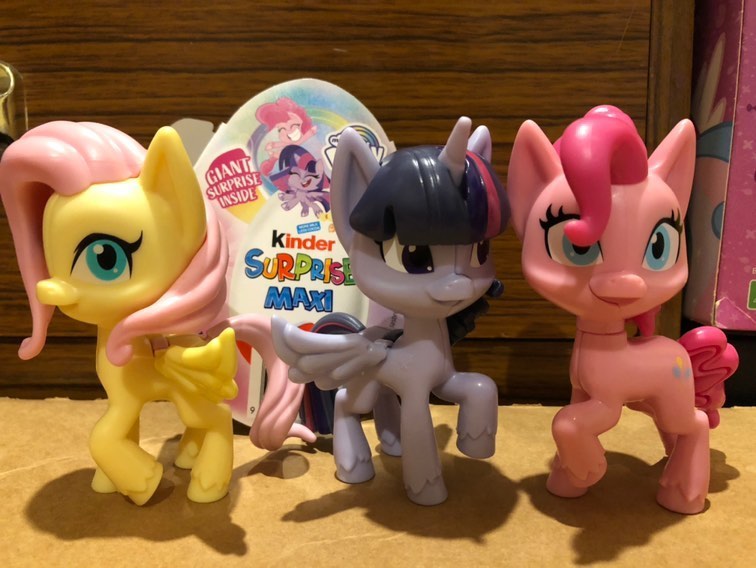 [Bild: Pony-Life-Kinder-Surprise-Egg-MLP-2.jpg]