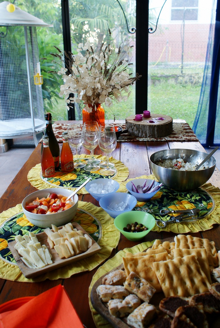 HOW TO PARTY AT HOME: TIPS TO HOST AND SURPRISE YOUR GUEST THIS SUMMER