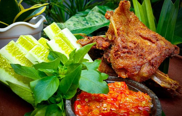 Bebek Goreng Pandan Lezat