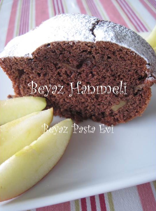 BEYAZ HANIMELİ Elmalı kakaolu kek ve blogumuz 5 yaşında
