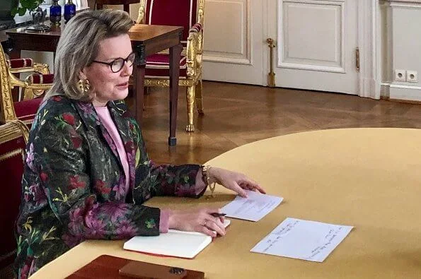 Queen Mathilde wore a Rolta floral jacquard coat from Dries van Noten, and a pink blouse from Natan