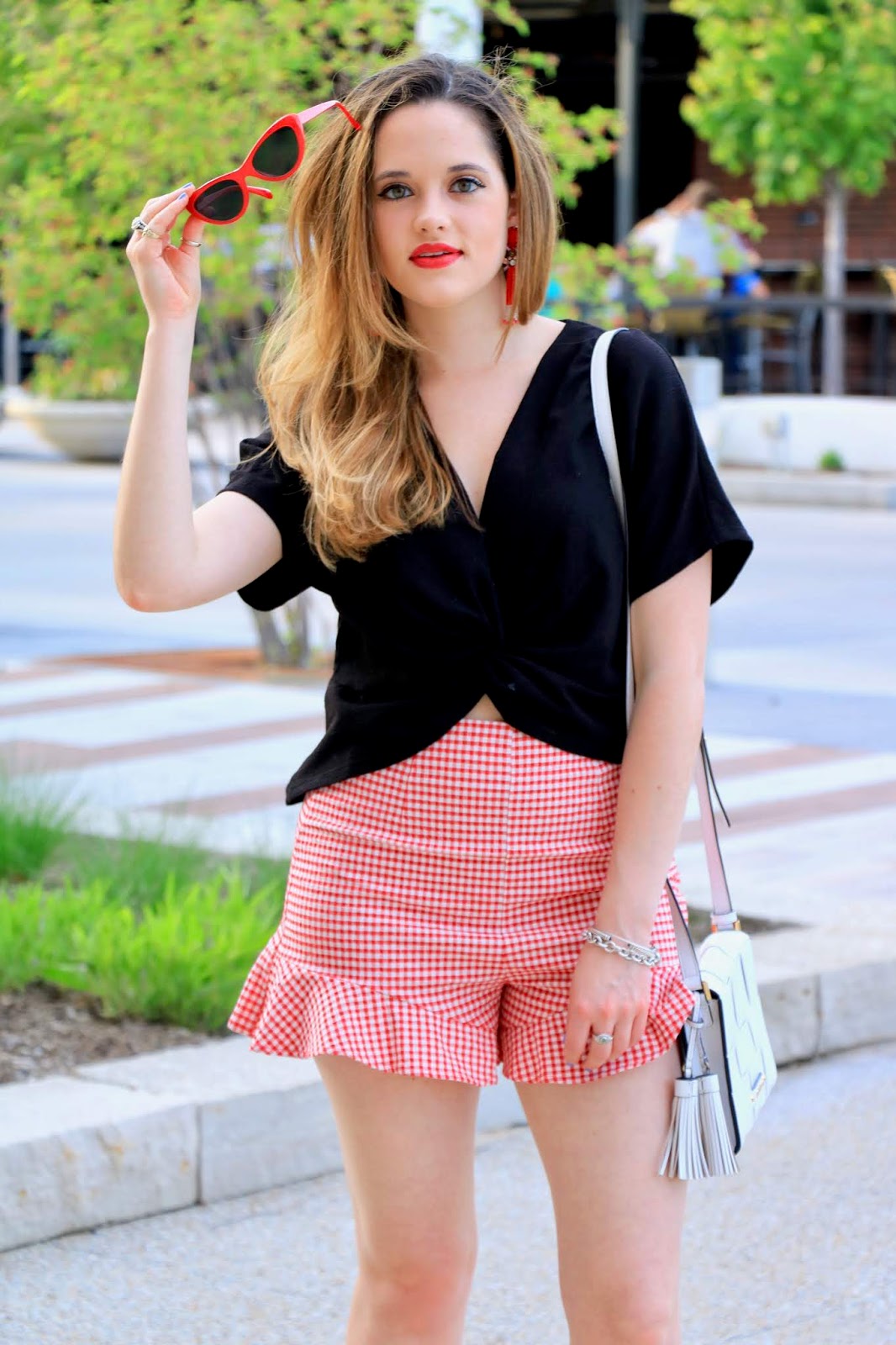 Nyc fashion blogger Kathleen Harper showing how to wear shorts on a date