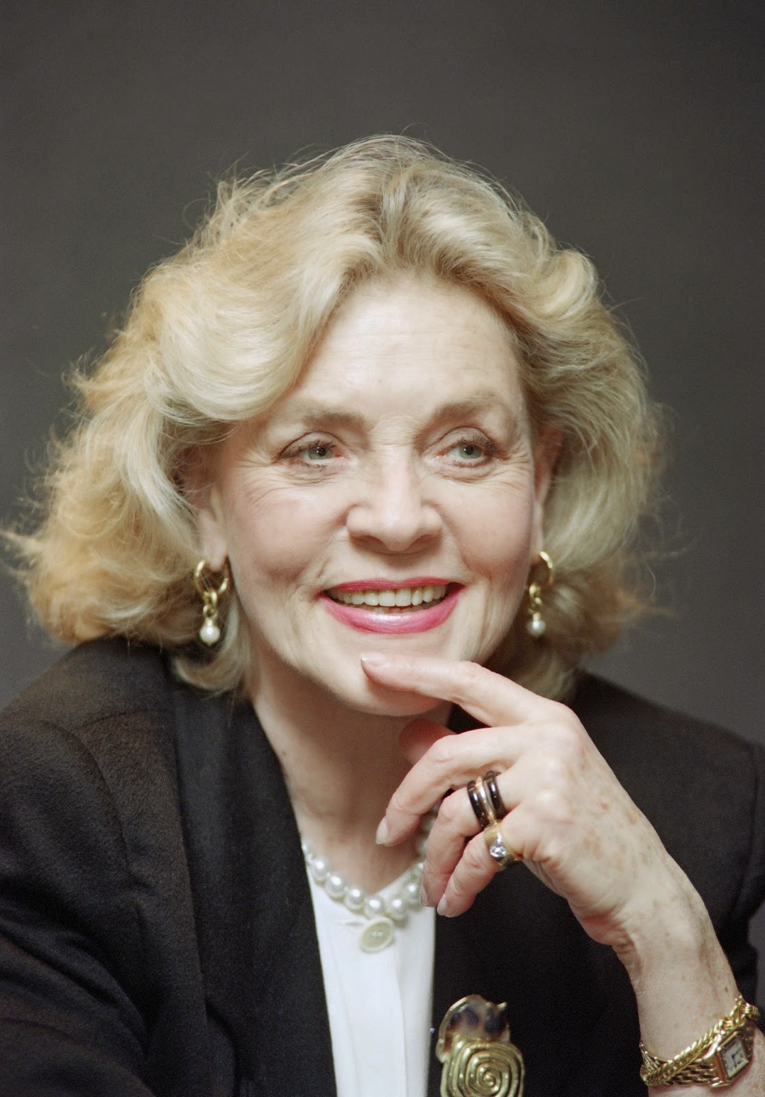 Lauren Bacall: Most Beautiful Face of Hollywood (HD Photo) - HD Photos