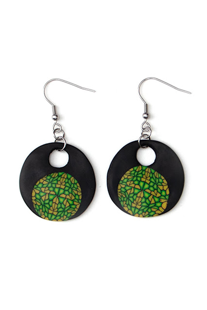 boucles oreilles en pâte polymère noir vert jaune orange Stenna