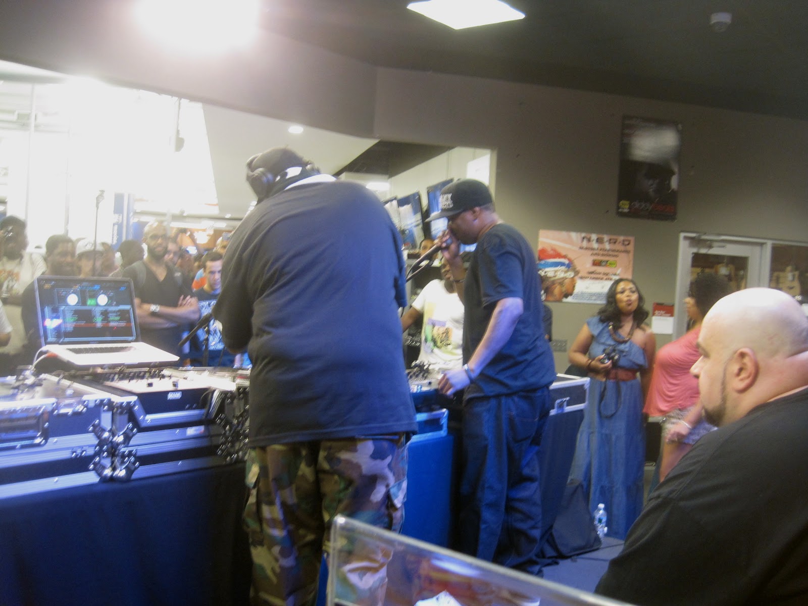 DON D WORLD DJ Scratch & Friends At Best Buy
