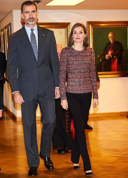 Spanish Episcopal Conference, Queen Letizia wore Uterque sweater, Magrid Pumps, Hugo Boss Trousers, style Mbubag clutch