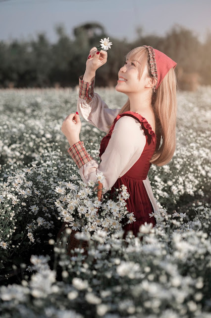 Rũ bỏ hình tượng quyến rũ, Tạ Vi An cực ngọt ngào trong bộ ảnh chụp cúc họa mi