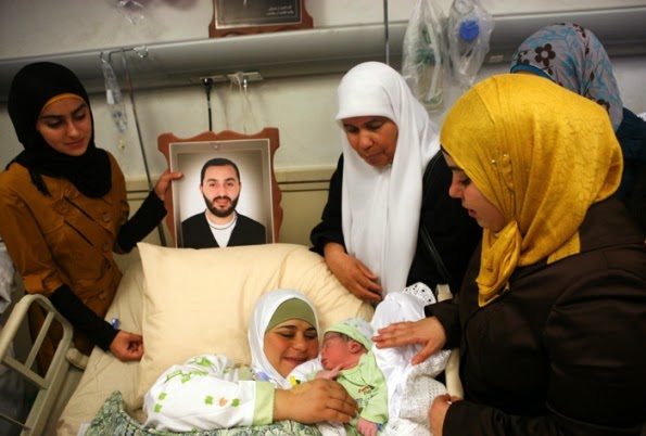 رزق الأسير الفلسطيني عمار الزين بطفلته عن طريق نطفة مهربة