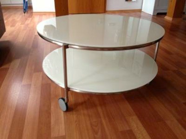 Coffee table on castors – 40 cool designs!
