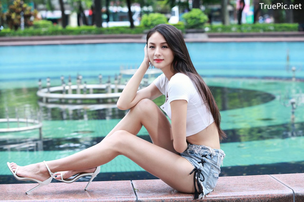 Image-Beautiful-Taiwanese-Girl-Lola-雪岑-Perfect-Long-Legs-Baby-TruePic.net- Picture-15