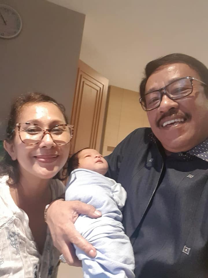 Victor HutabaratYesus Datang Ke Dunia / Victor Hutabarat