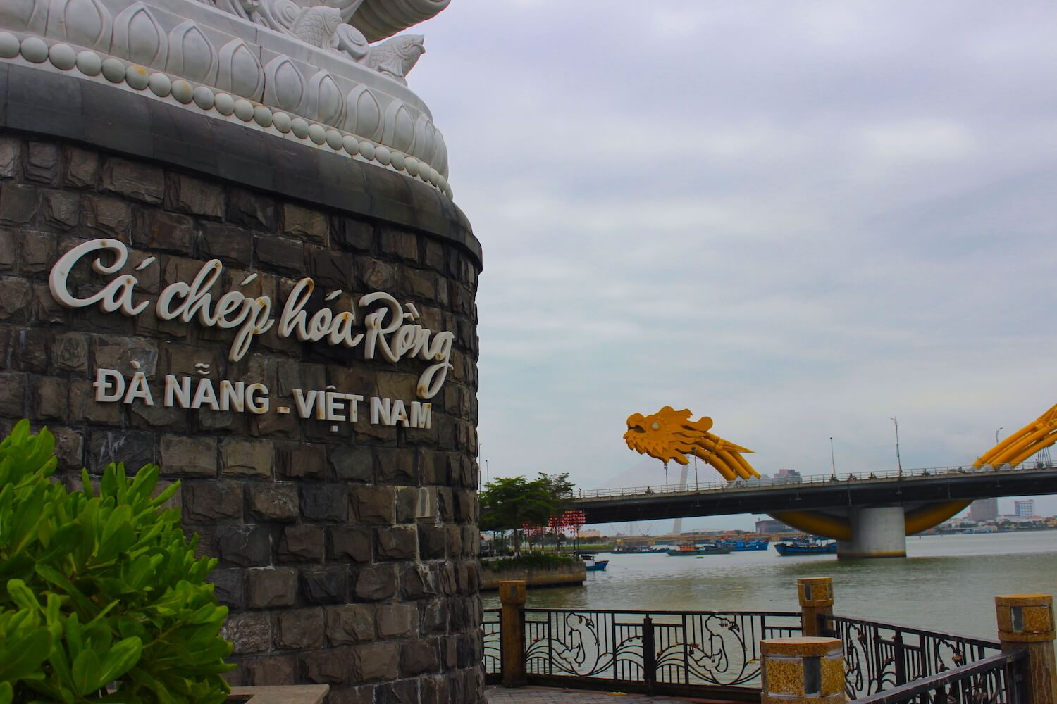 da nang dragon bridge and statue