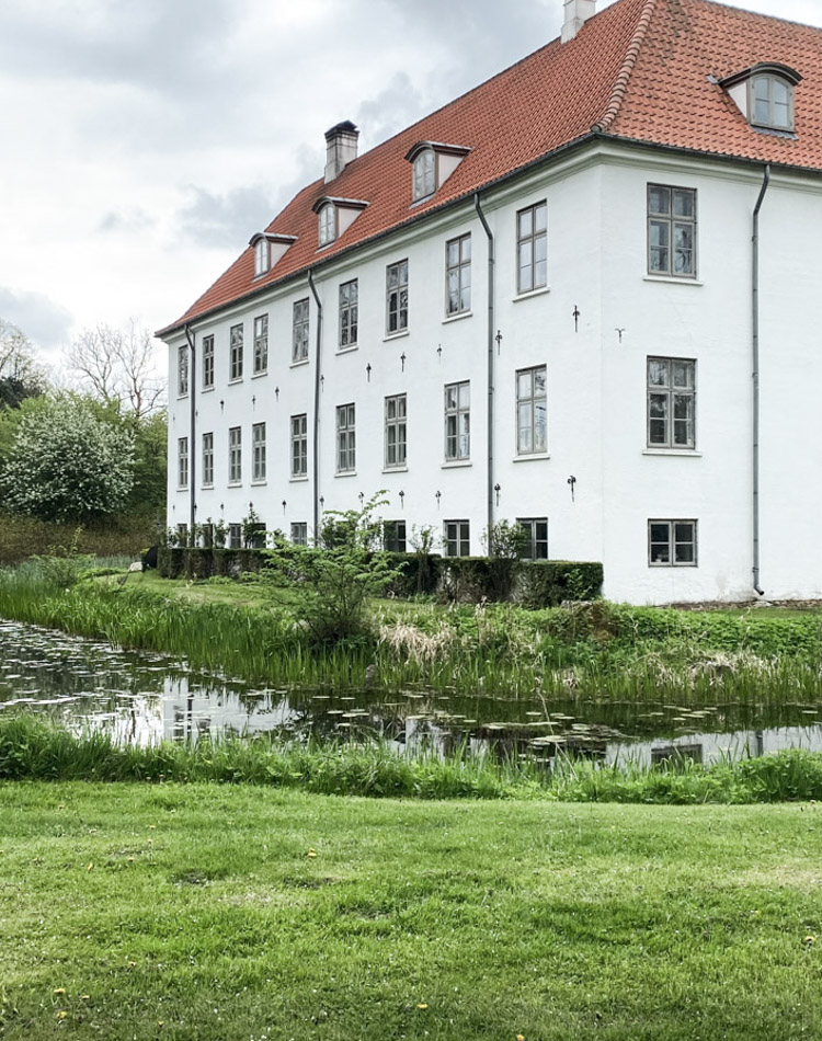 A Peek Behind the Facade of 'Hyggelig' Hellerup Manor, Denmark